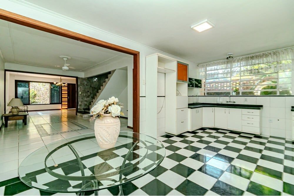 Casa à venda com 4 quartos, 352m² - Foto 28