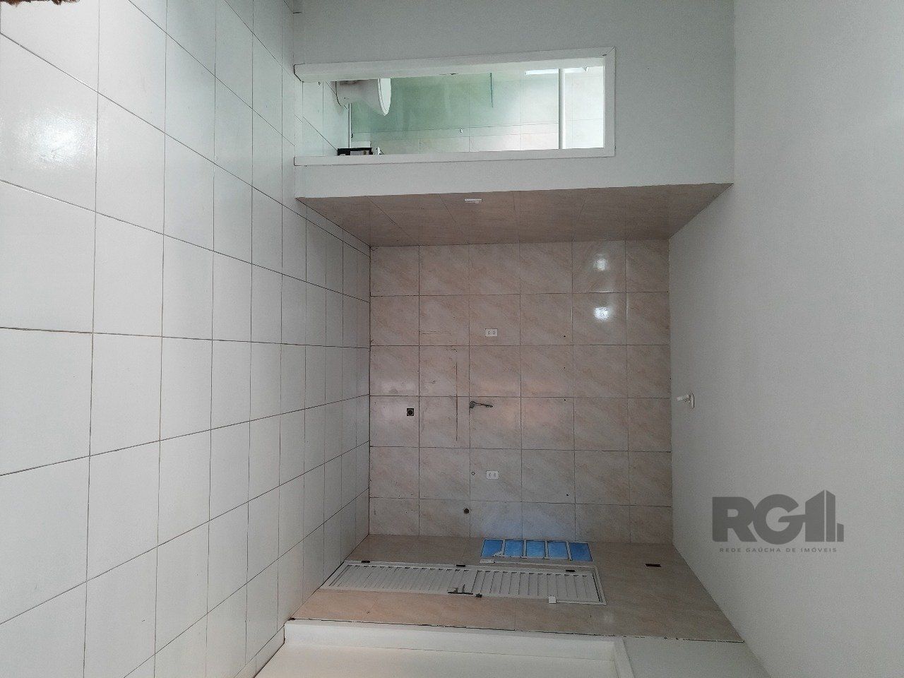 Casa à venda com 8 quartos, 200m² - Foto 5