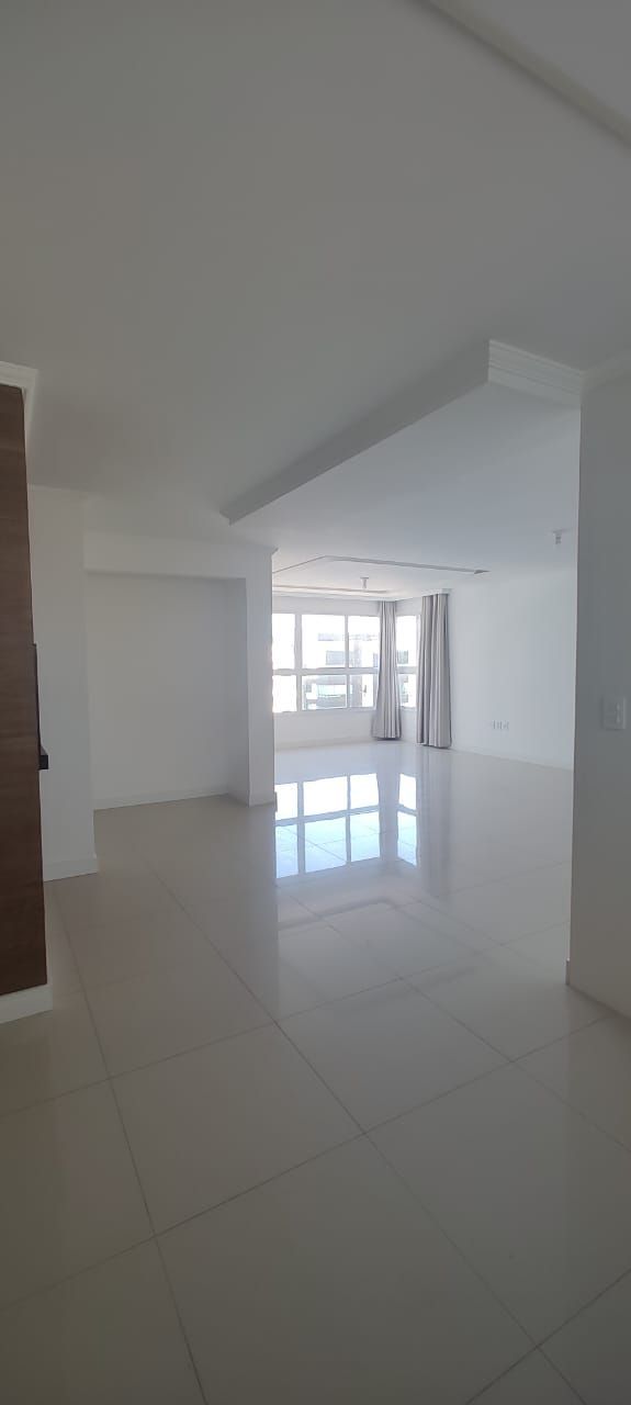 Apartamento à venda com 3 quartos, 105m² - Foto 2