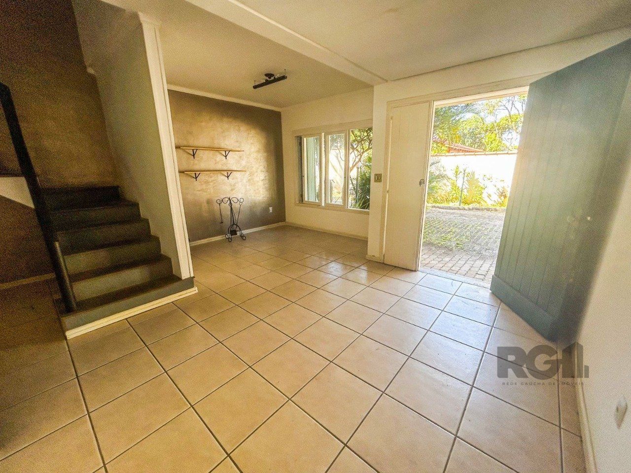 Casa de Condomínio à venda com 3 quartos, 253m² - Foto 2