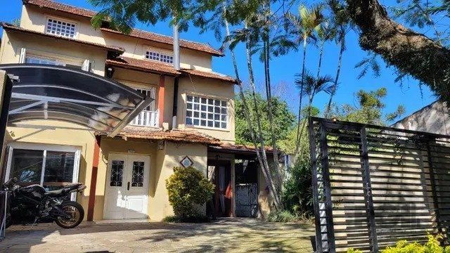 Casa à venda com 4 quartos, 245m² - Foto 1