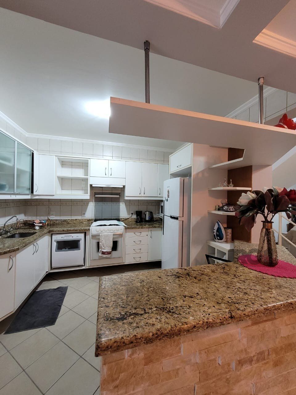 Casa à venda com 3 quartos, 251m² - Foto 12