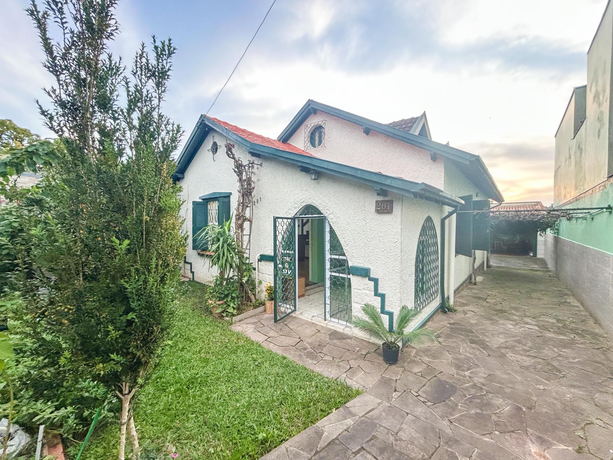 Casa à venda com 300m², 3 quartos, 1 suíte, 2 vagas no bairro Santa Tereza em Porto Alegre