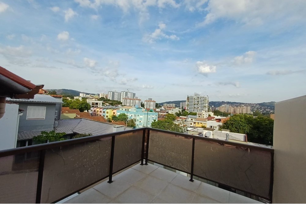 Casa à venda com 3 quartos, 318m² - Foto 2