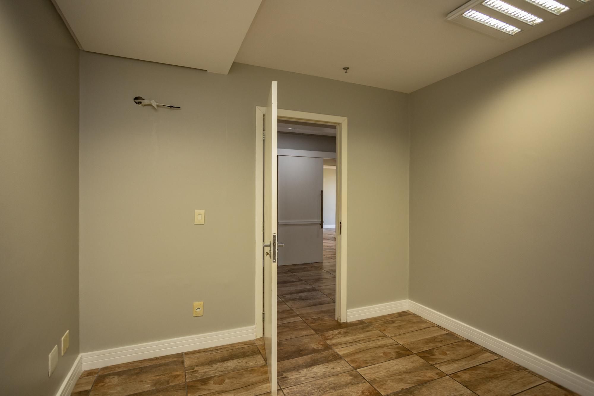Sala Comercial no Austin Carlos Gomes, 1 sala, para alugar, 90 m², Petrópolis - Porto Alegre — foto 5