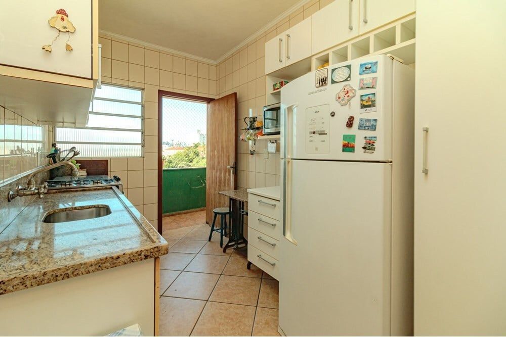 Apartamento à venda com 3 quartos, 97m² - Foto 2