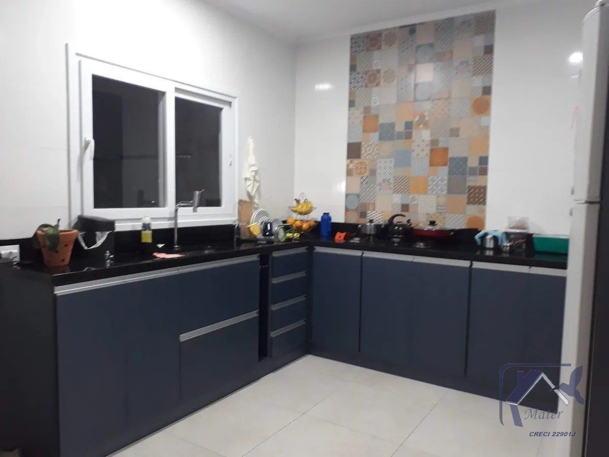 Casa à venda com 3 quartos, 180m² - Foto 2