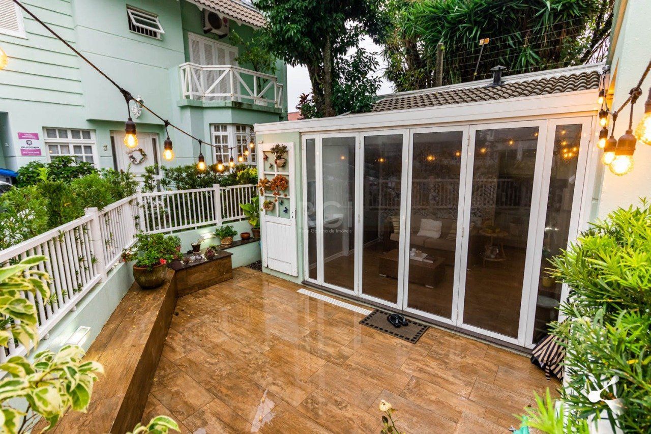CASA 4 DORMITÓRIOS COM GARDEM NO GUARUJA - PORTO ALEGRE - RS