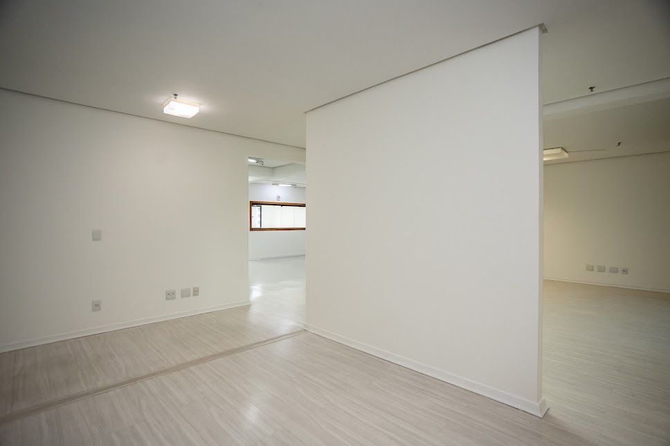 Sala Comercial no Austin Carlos Gomes, 1 sala, para alugar, 120 m², Petrópolis - Porto Alegre — foto 4