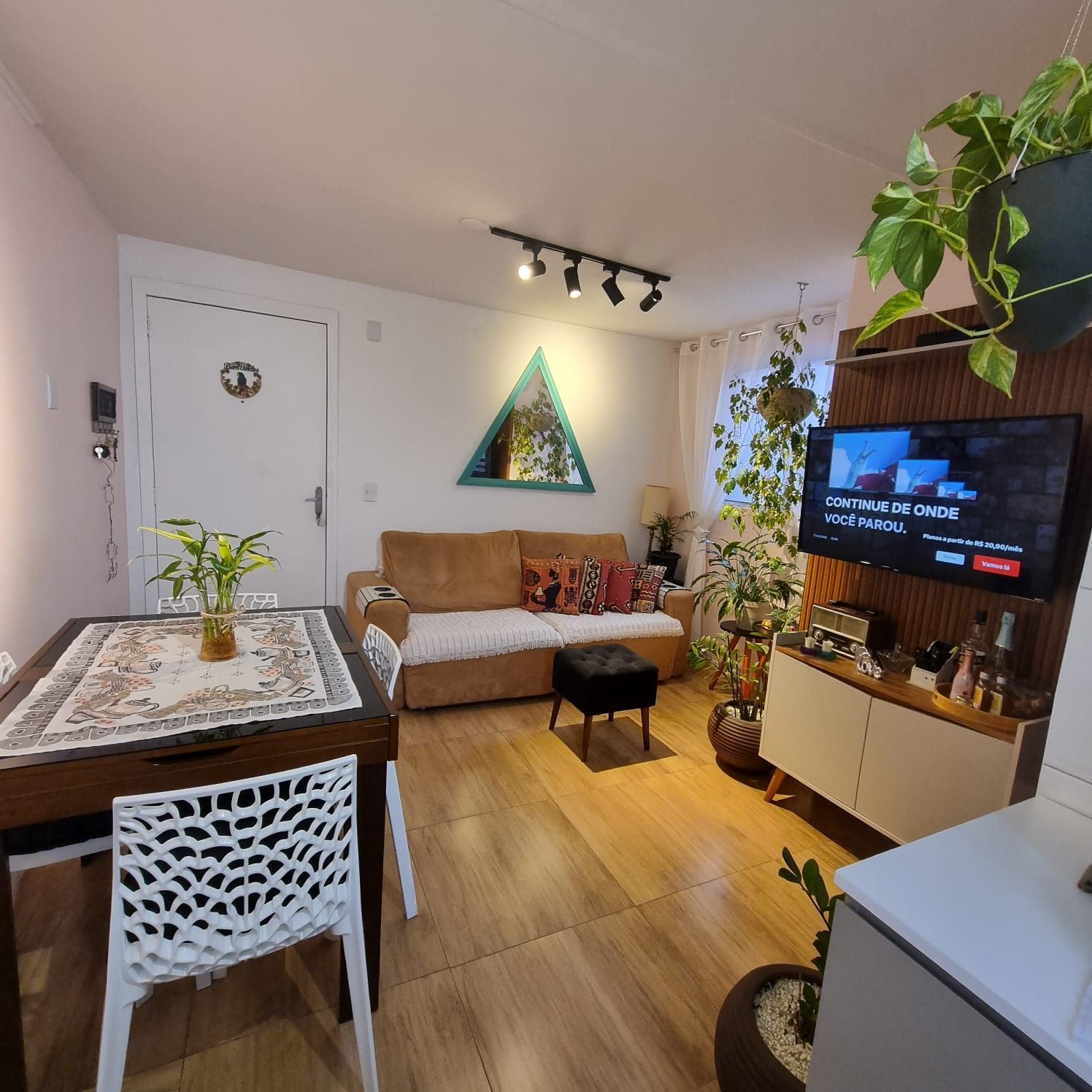 Apartamento à venda com 41m², 2 quartos, 1 vaga no bairro Vila Nova em Porto Alegre