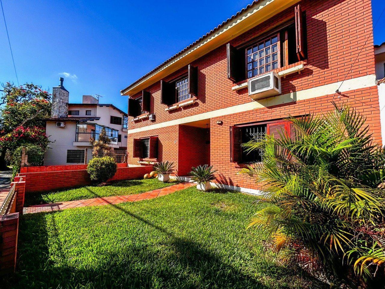 Casa de Condomínio à venda com 4 quartos, 371m² - Foto 1