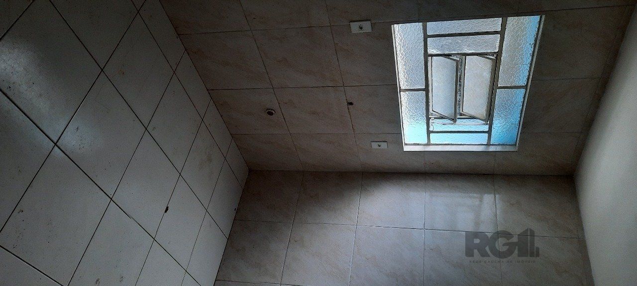 Casa à venda com 8 quartos, 200m² - Foto 36