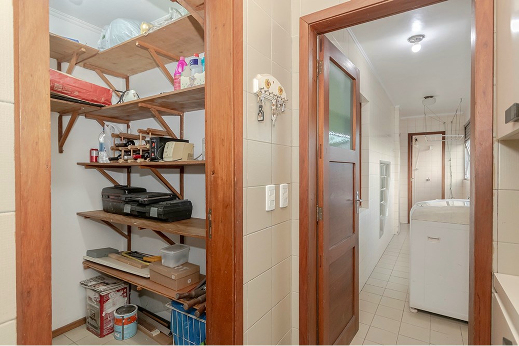 Apartamento à venda com 3 quartos, 139m² - Foto 2