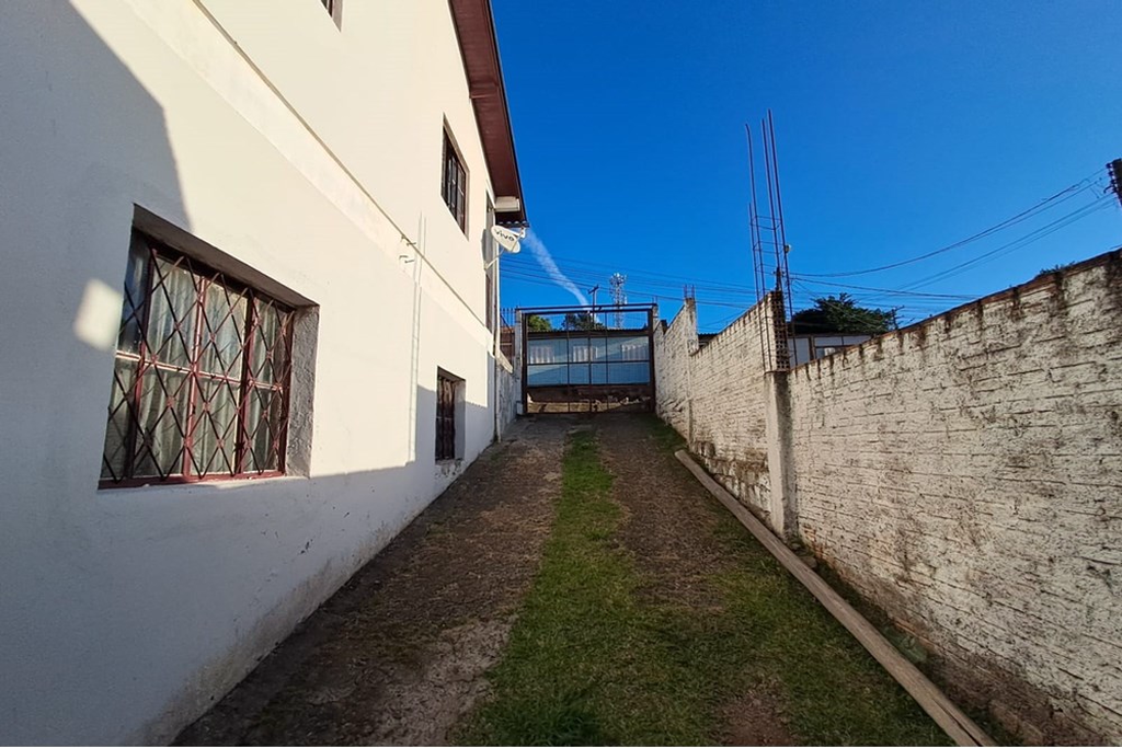 Casa à venda com 2 quartos, 106m² - Foto 2