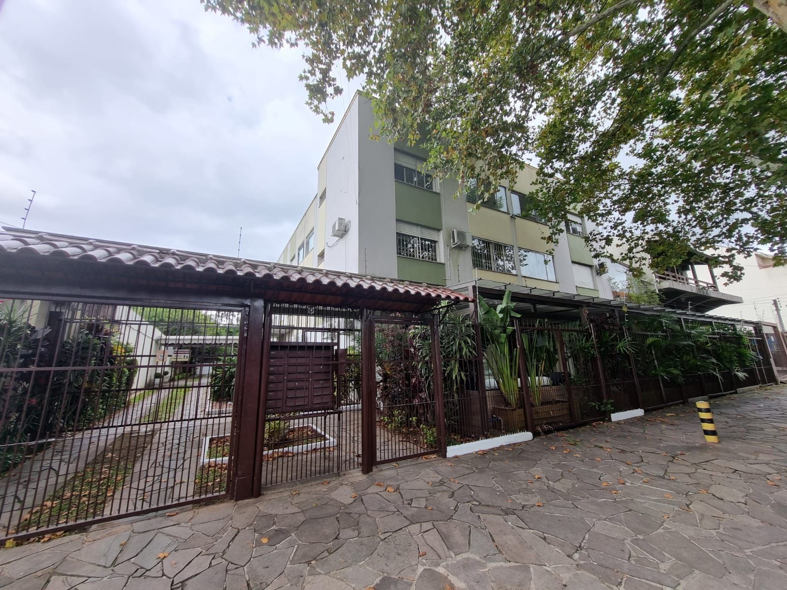 APARTAMENTO 2 DORMITÓRIOS – ÓTIMO ESTADO | LOCALIZAÇÃO PRIVILEGIADA