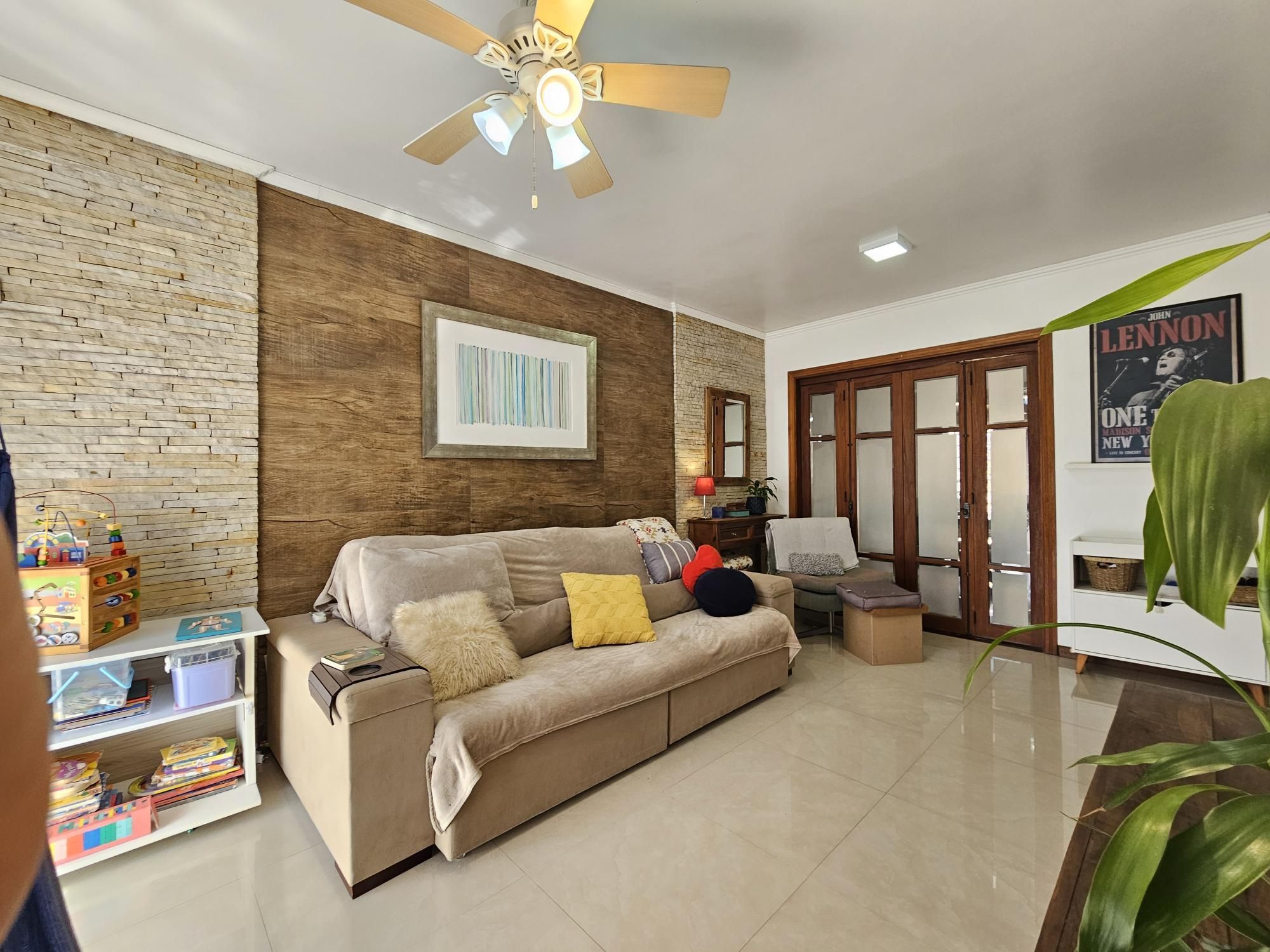 Casa de Condomínio à venda com 3 quartos, 196m² - Foto 2
