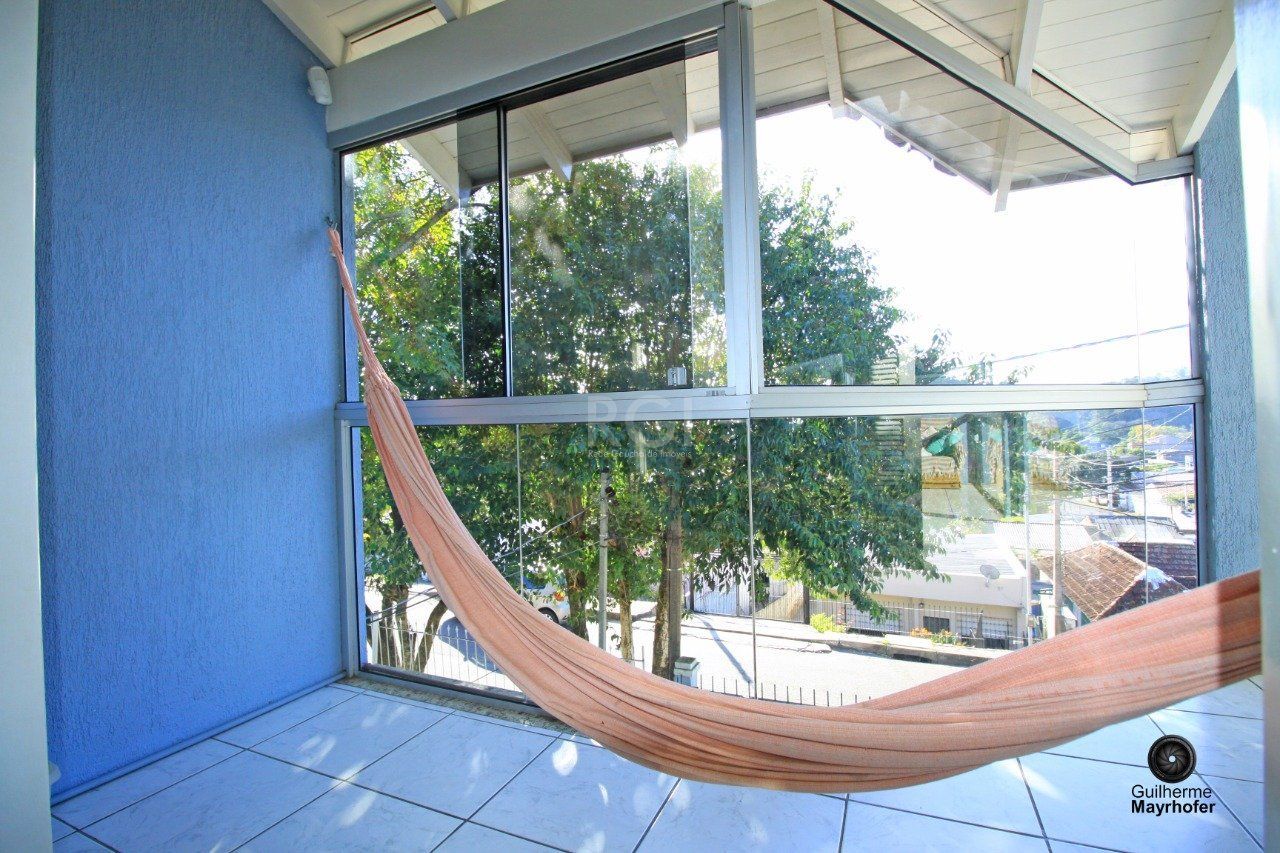 Casa à venda com 3 quartos, 328m² - Foto 1
