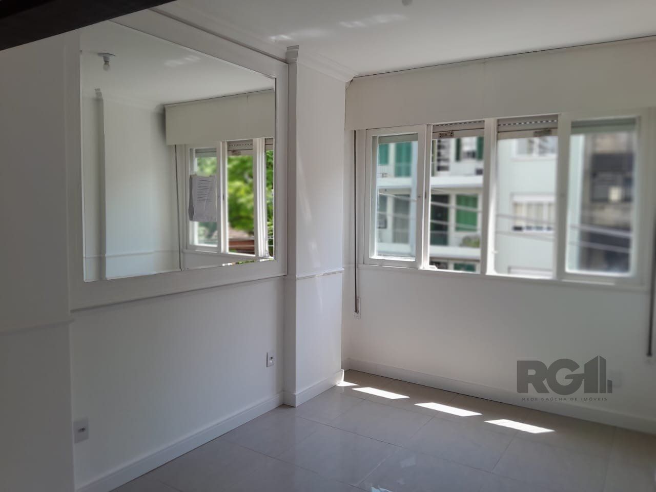 Apartamento à venda com 3 quartos, 100m² - Foto 1