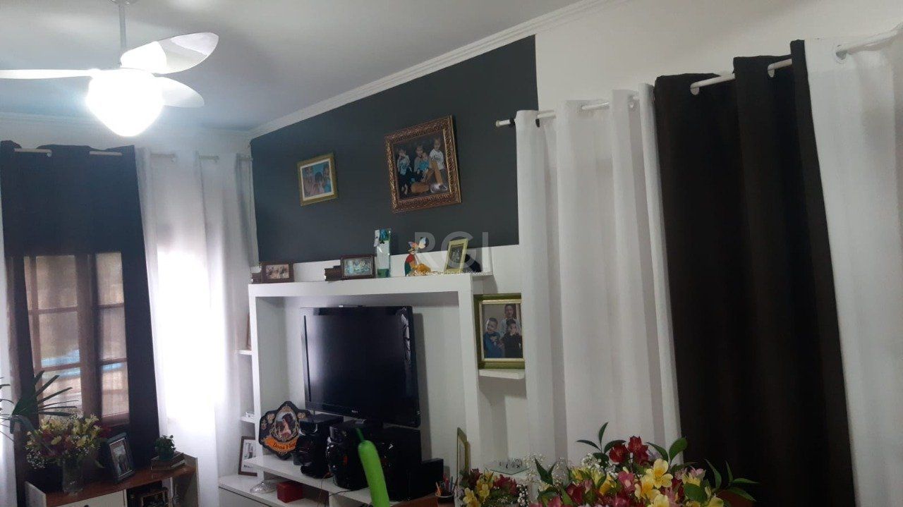 Casa de Condomínio à venda com 168m², 3 quartos, 1 suíte, 2 vagas no bairro Serraria em Porto Alegre