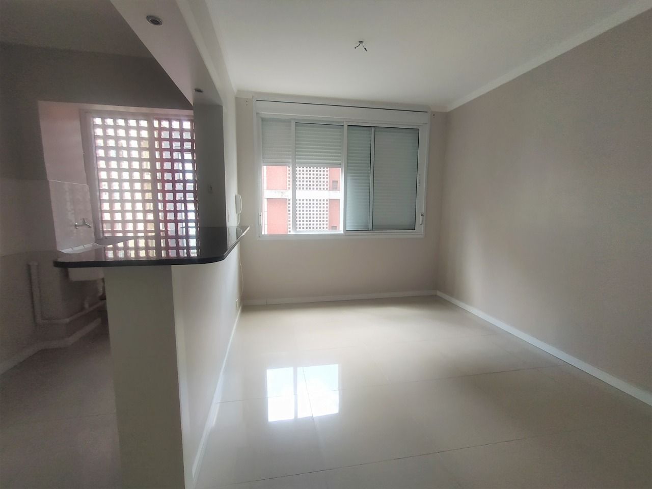 Apartamento reformado de 1 dormitório em andar alto !
