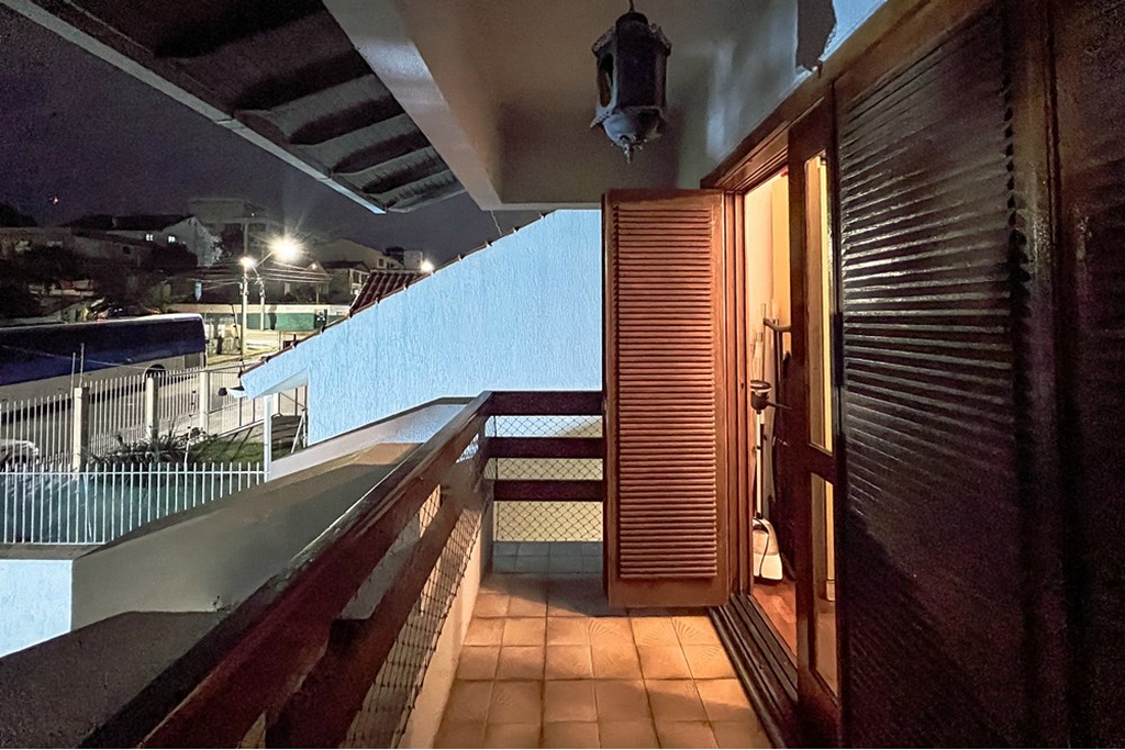 Casa à venda com 4 quartos, 246m² - Foto 2