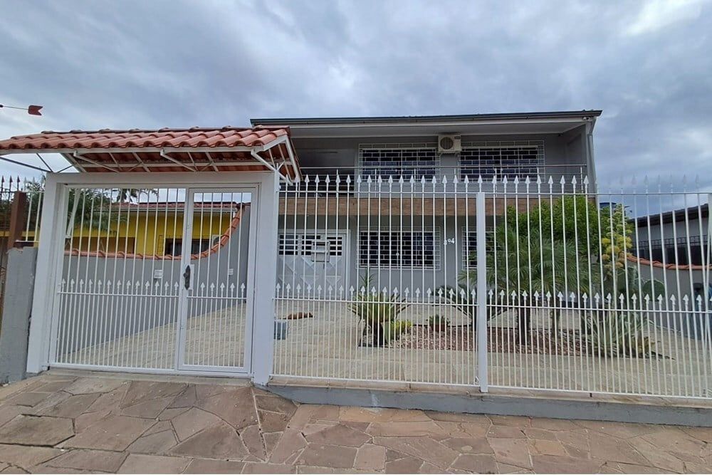 Casa à venda com 3 quartos, 186m² - Foto 1