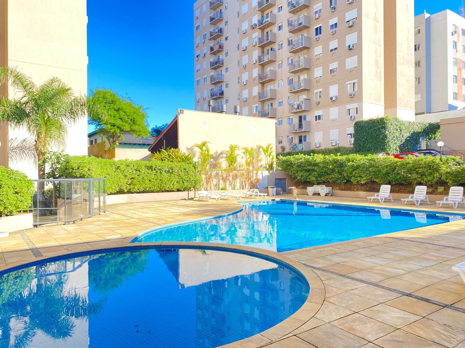 Apartamento com 03 quartos e 01 vaga  Bairro Camaquã