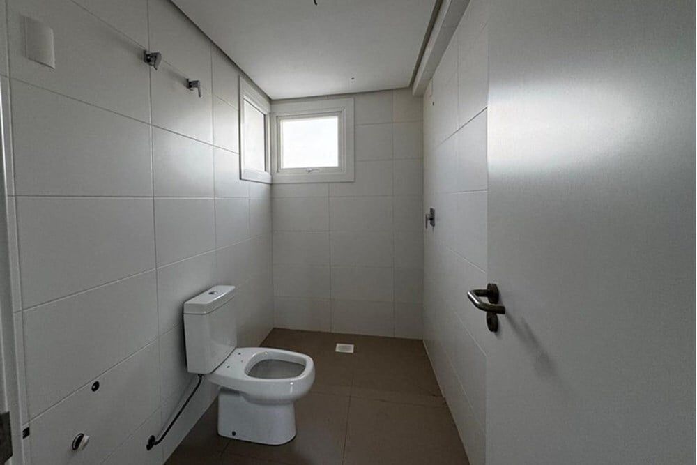 Apartamento à venda com 3 quartos, 131m² - Foto 2
