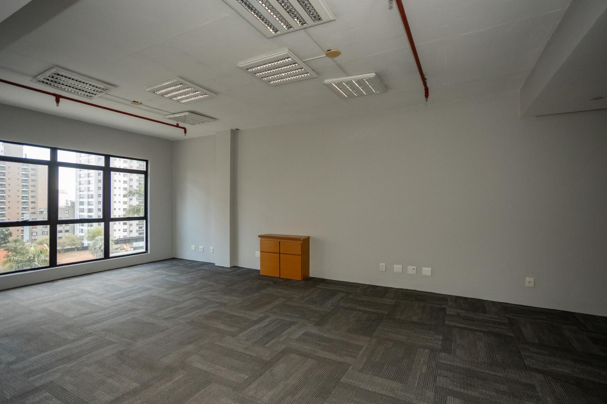 Sala Comercial no Austin Carlos Gomes, 1 sala, para alugar, 45 m², Petrópolis - Porto Alegre — foto 4