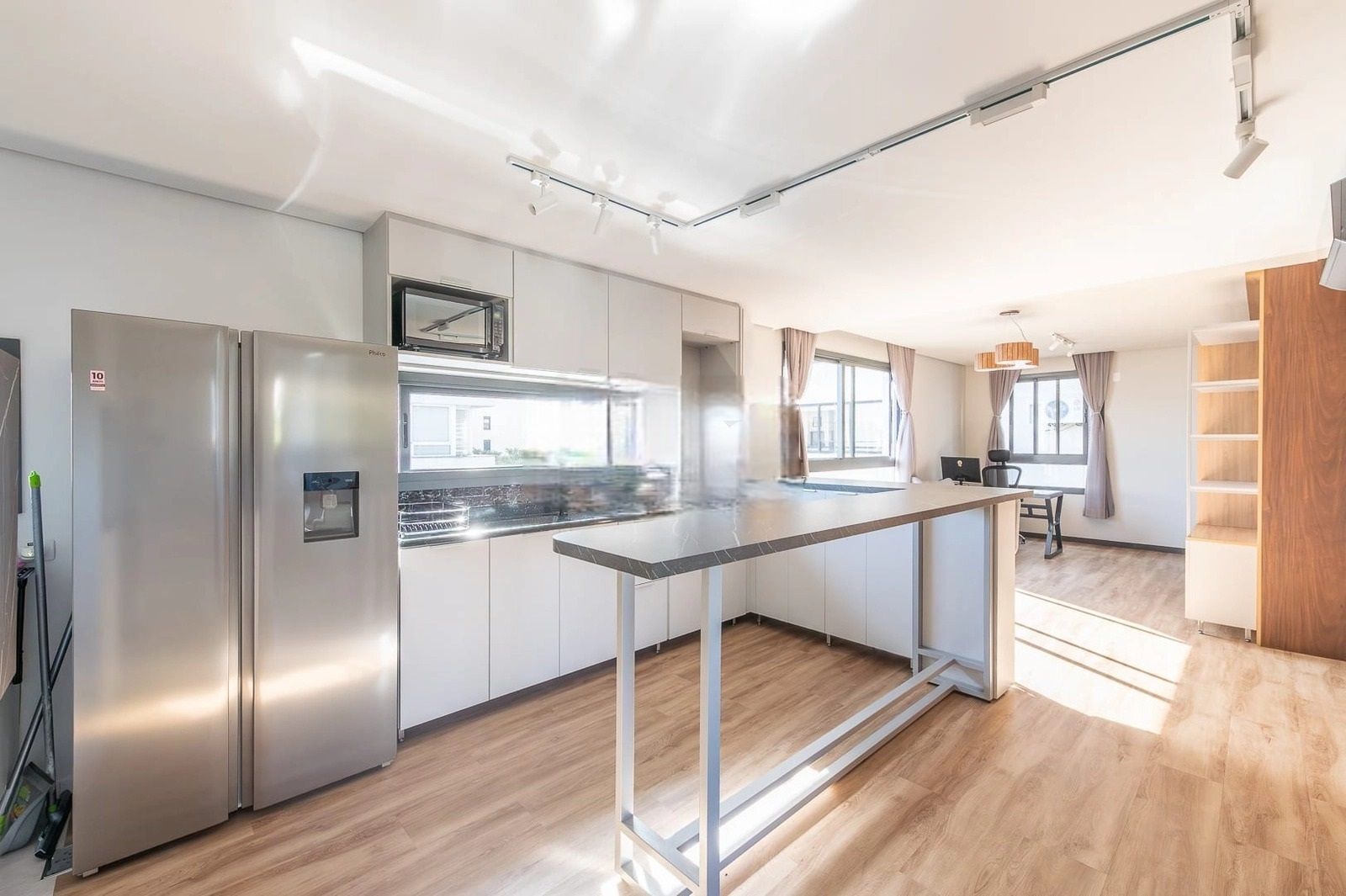 Apartamento Novo, Último Andar, 2 Suítes e a Poucos Passos do Parcão
