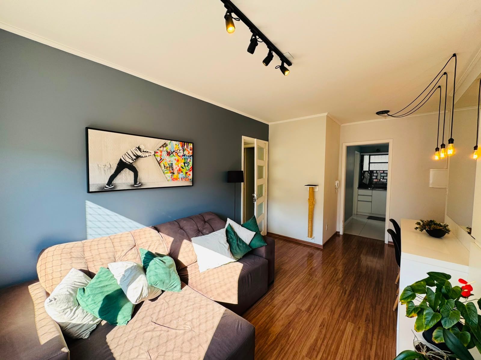 Apartamento de 2 dormitórios à venda na Azenha – Reformado e pronto para morar