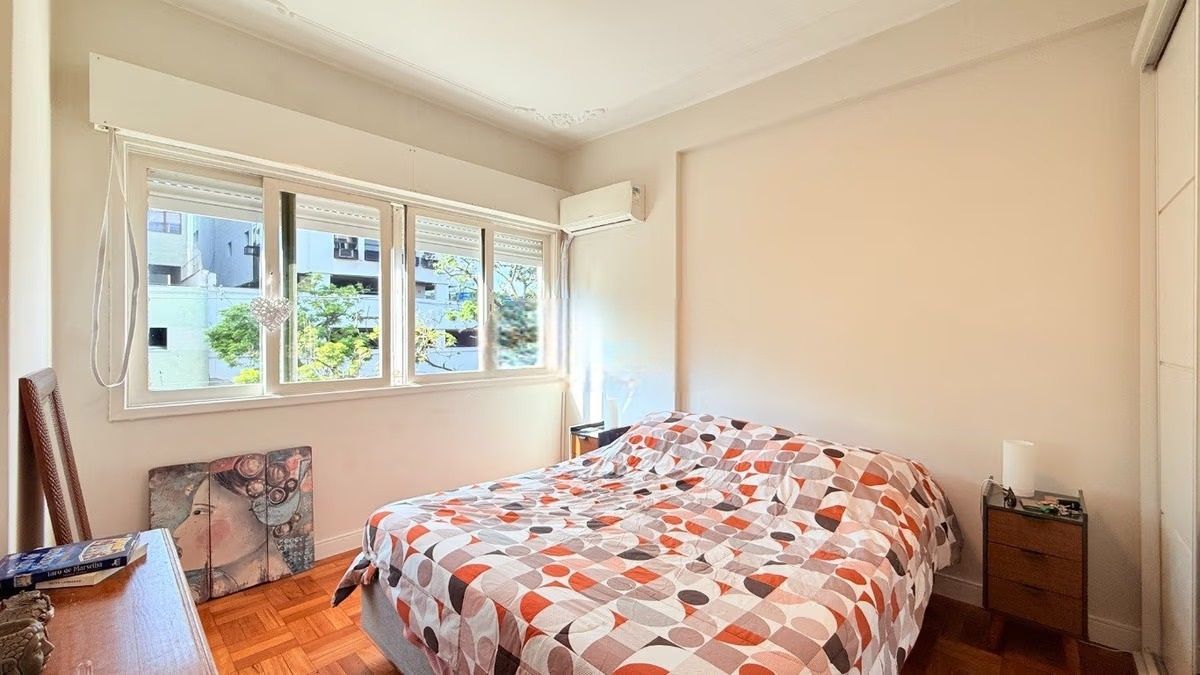 Apartamento Reformado com 3 Quartos e Sacada no Coração do Bom Fim, Próximo à Redenção