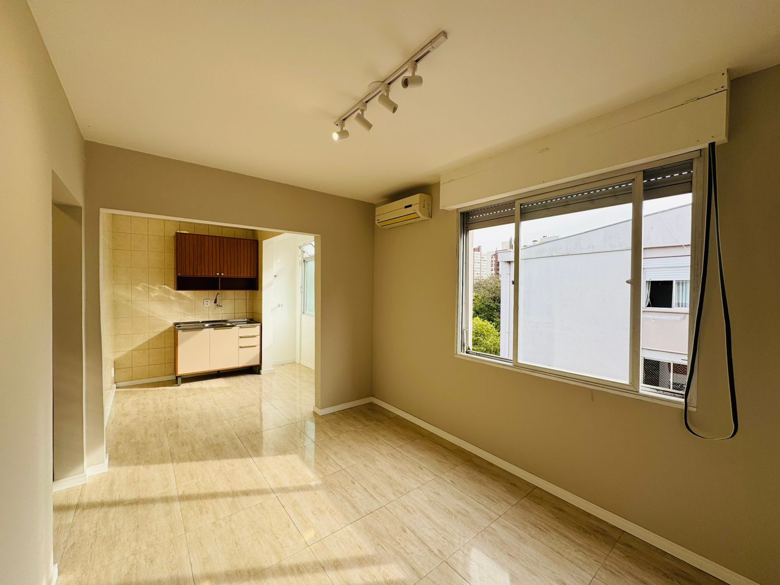 Apartamento com 2 quartos, 47m², reformado, bairro Petrópolis