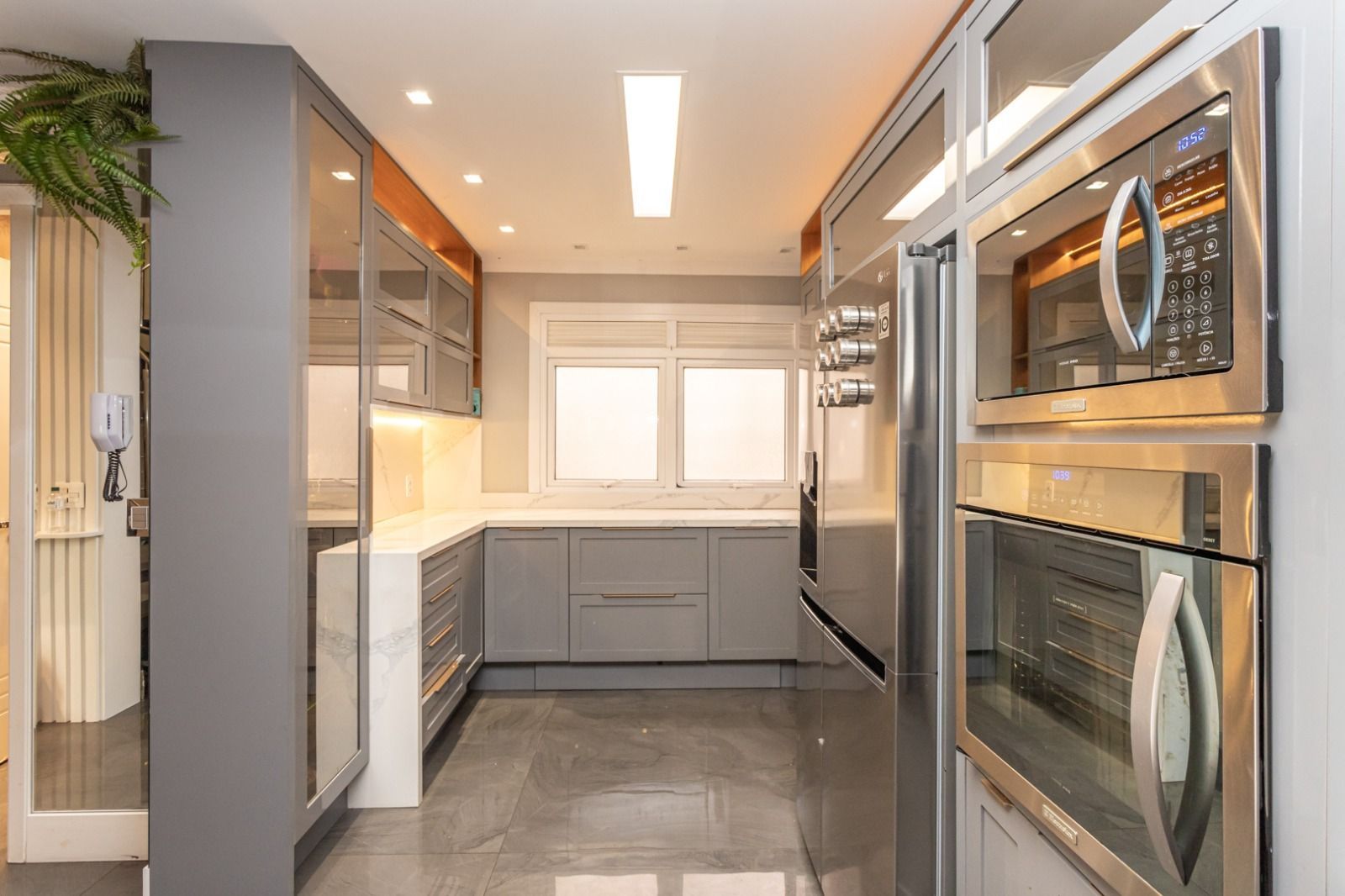 Casa de Condomínio à venda com 4 quartos, 196m² - Foto 2