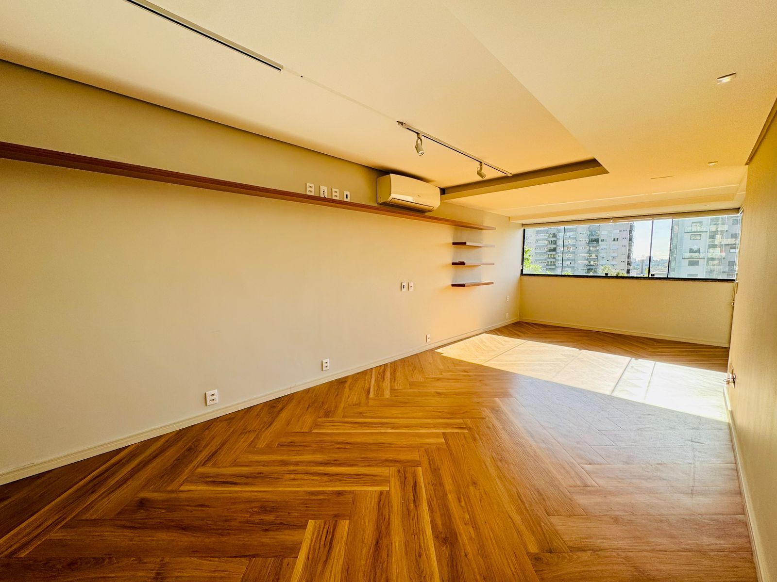Apartamento Garden à Venda no Petrópolis – 2 Dormitórios, Suíte e 2 Vagas | Porto Alegre
