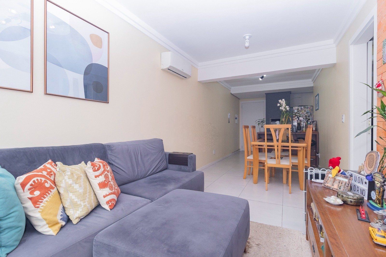 Apartamento Reformado com 2 Dormitórios, 2 Vagas e Churrasqueira no Mont Serrat