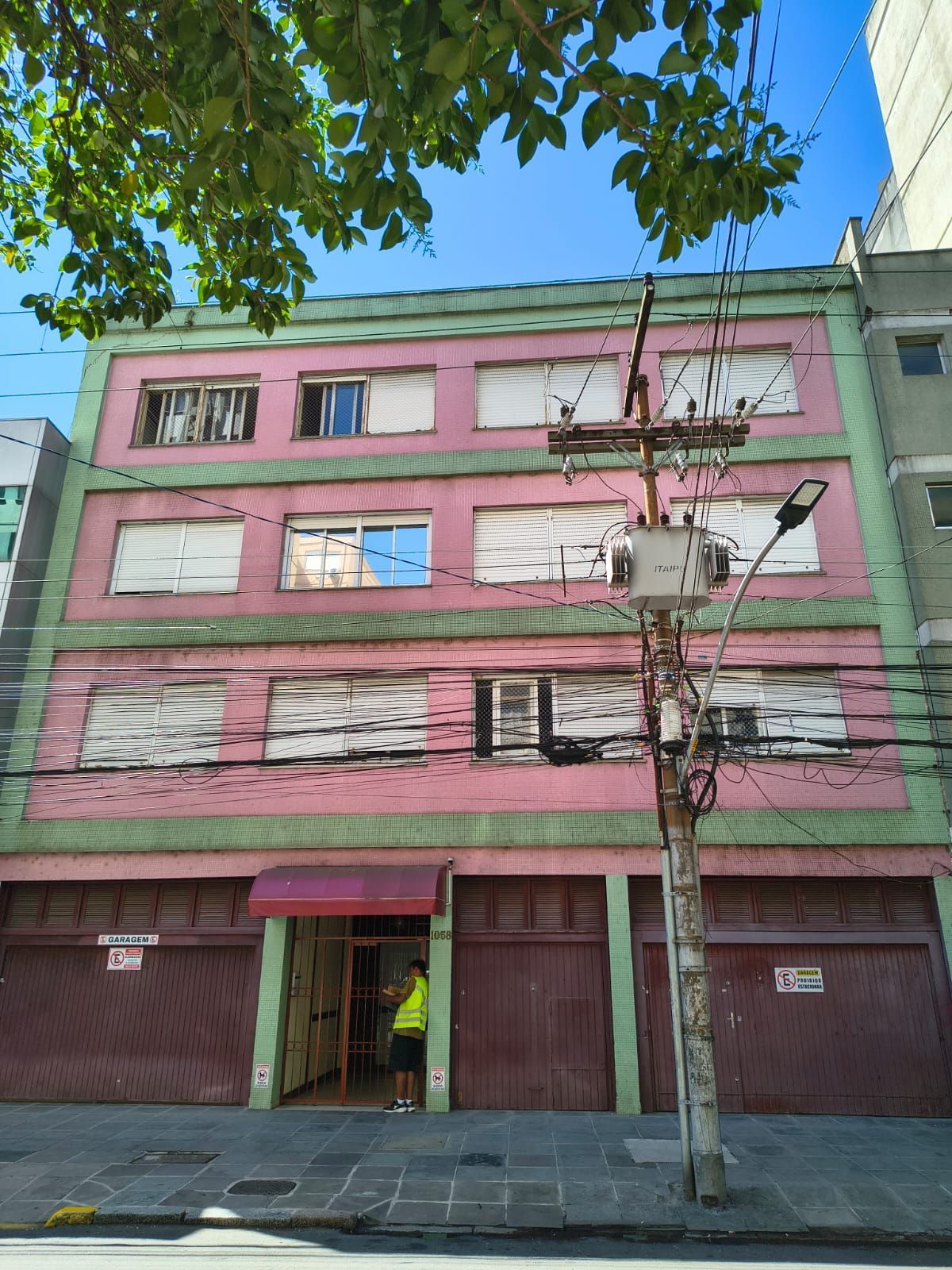 1 Dormitório semi mobiliado na melhor localização do centro histórico