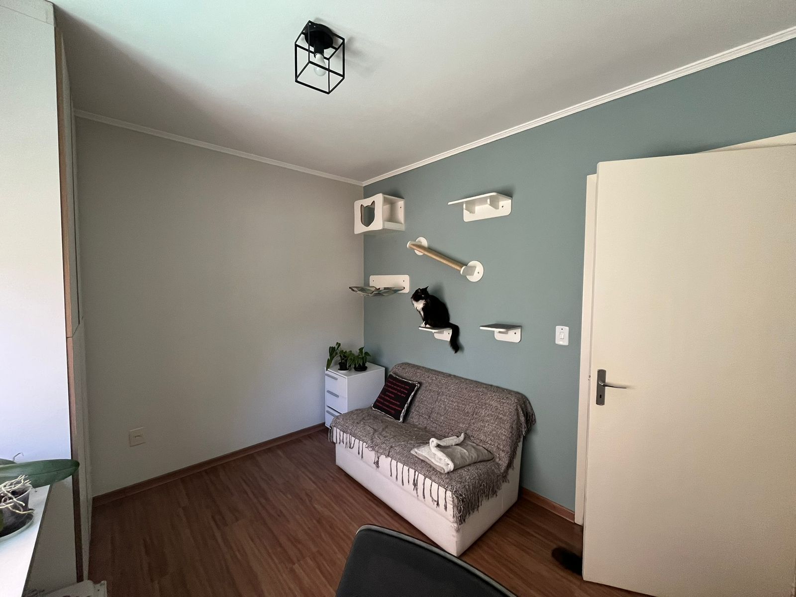 🏡 Apartamento semimobiliado reformado próximo à Redenção – Ed. Diadema