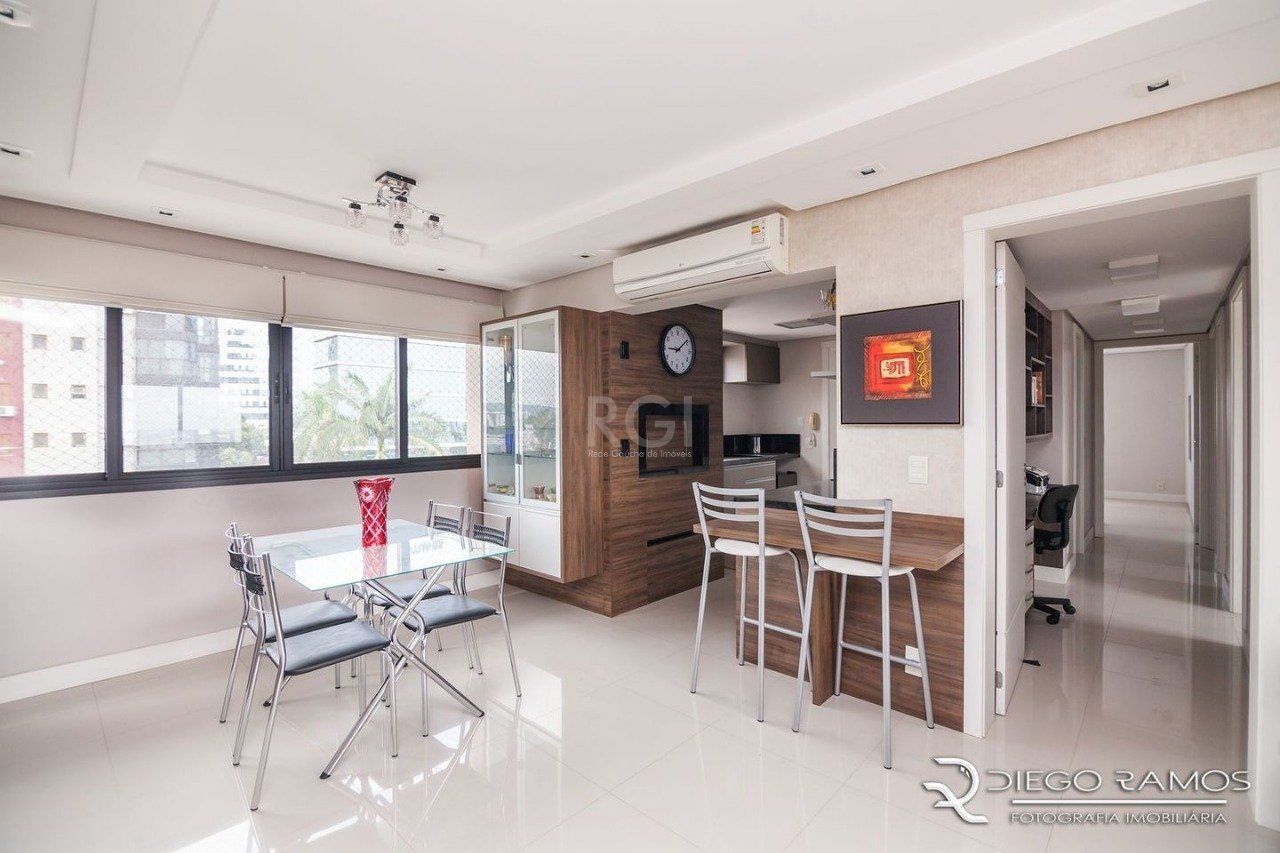 Apartamento à venda com 3 quartos, 99m², 2 suítes, 2 vagas, Rua Coronel Camisao no bairro Higienópolis em Porto Alegre