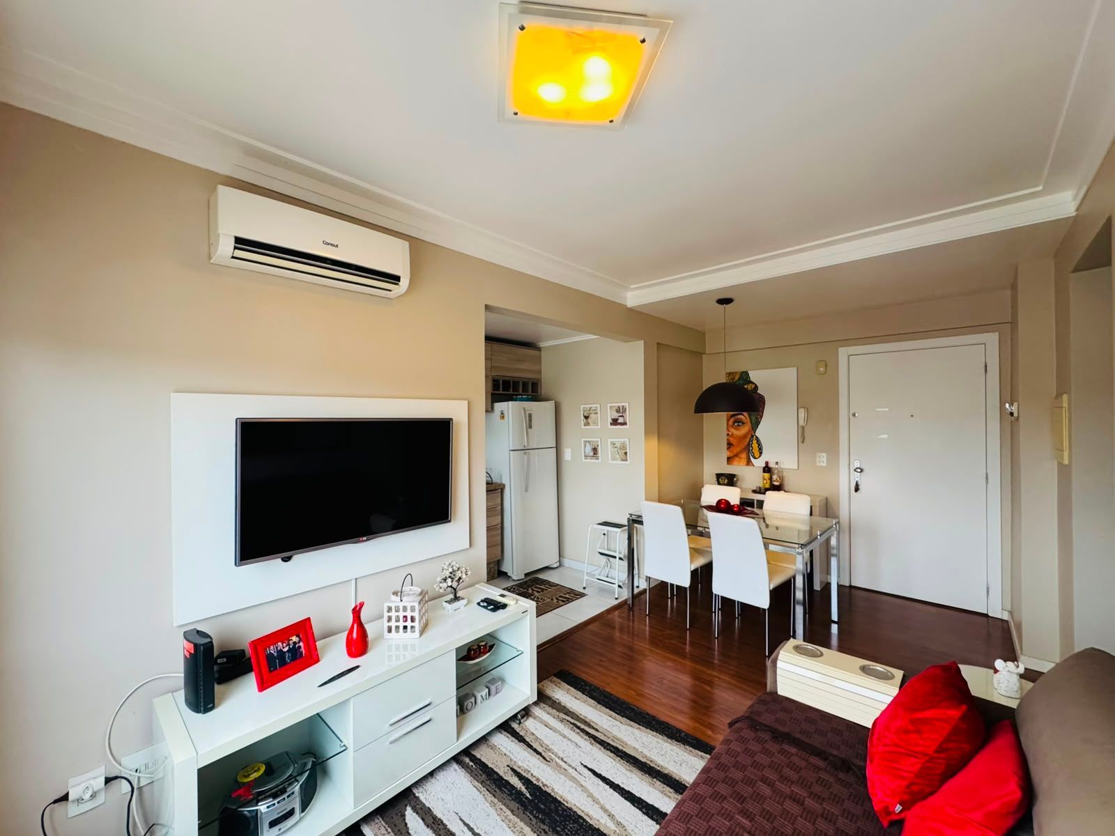 Apartamento Semimobiliado à Venda no Bairro Partenon – 2 Dormitórios, 1 Suíte, Elevador e Vaga de Garagem