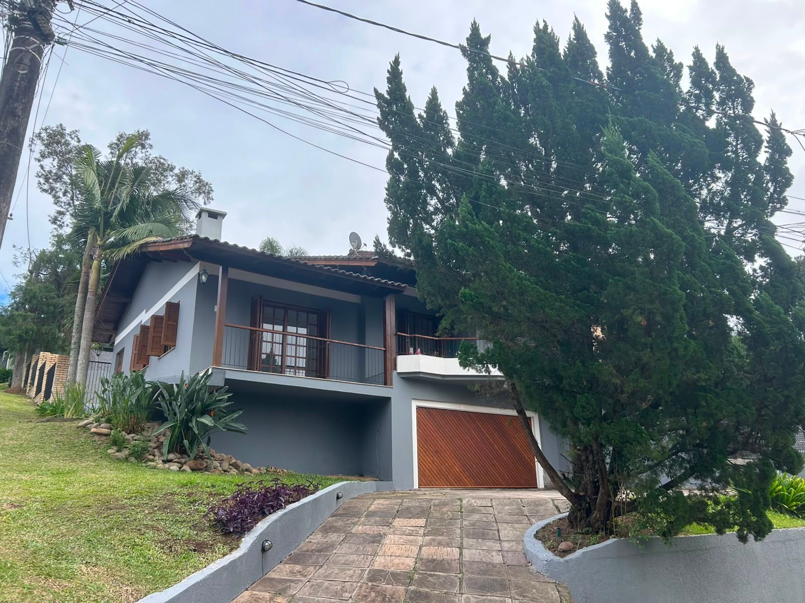 Casa com 3 Quartos, Suíte, Piscina e Lareira no Condomínio Cantegril Fase 4 em Viamão