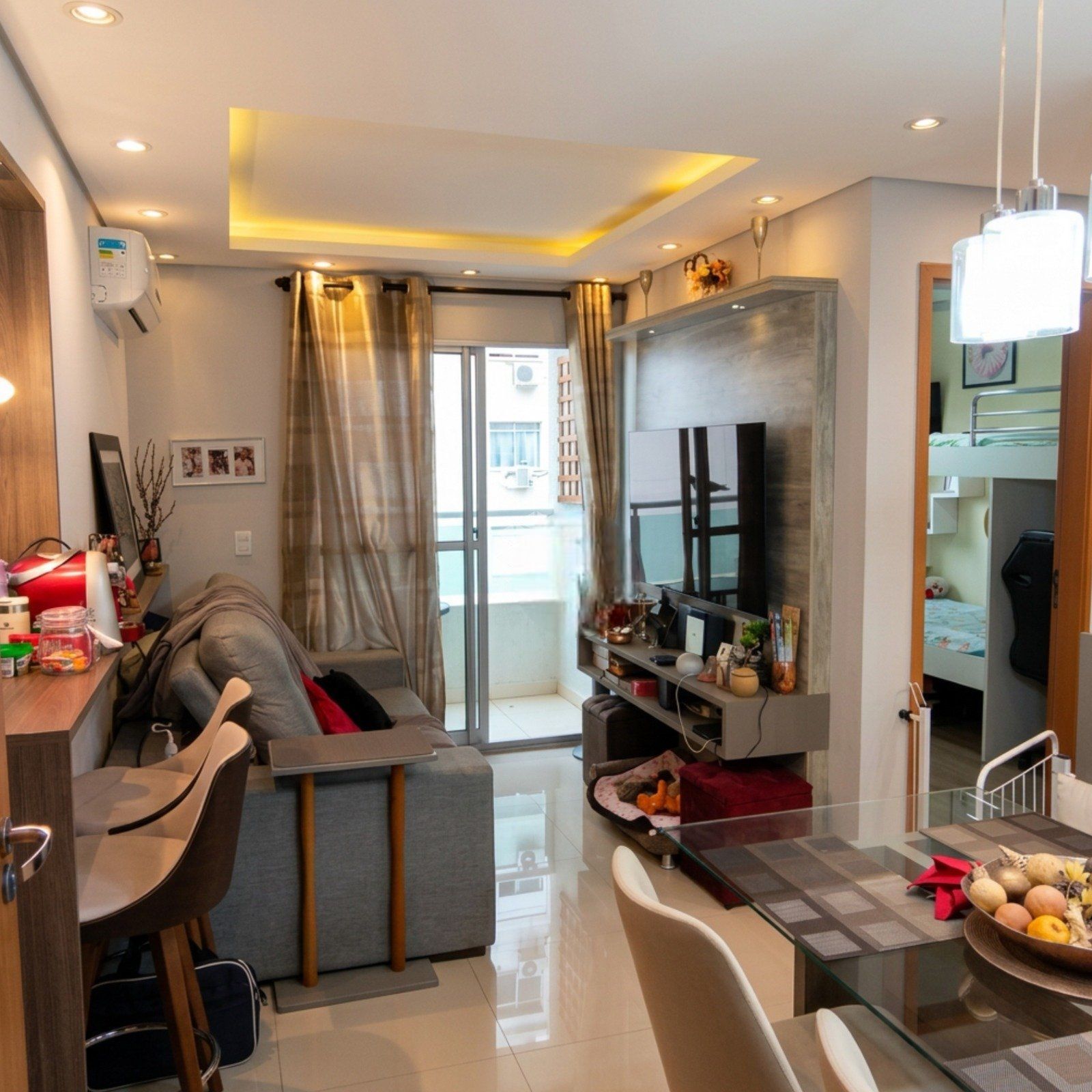 Apartamento Mobiliado com 2 Dormitórios, Suíte e Sacada com Churrasqueira