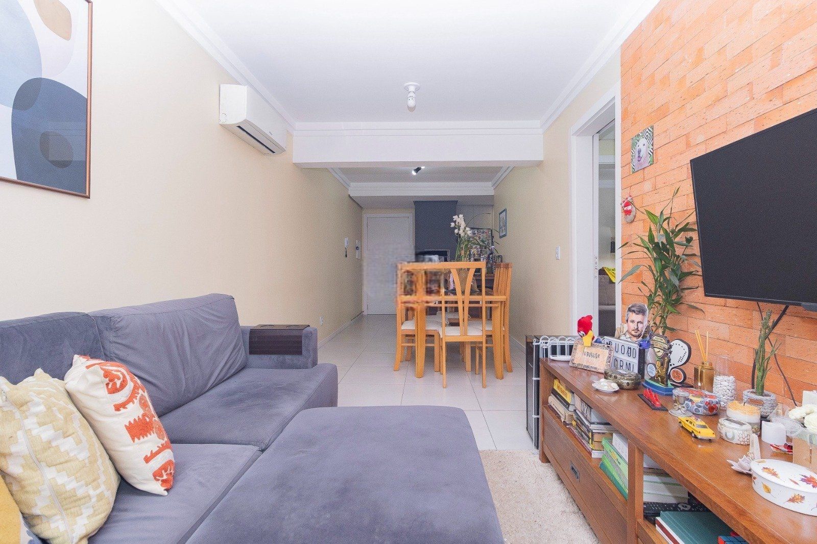 Apartamento Reformado com 2 Dormitórios, 2 Vagas e Churrasqueira no Mont Serrat