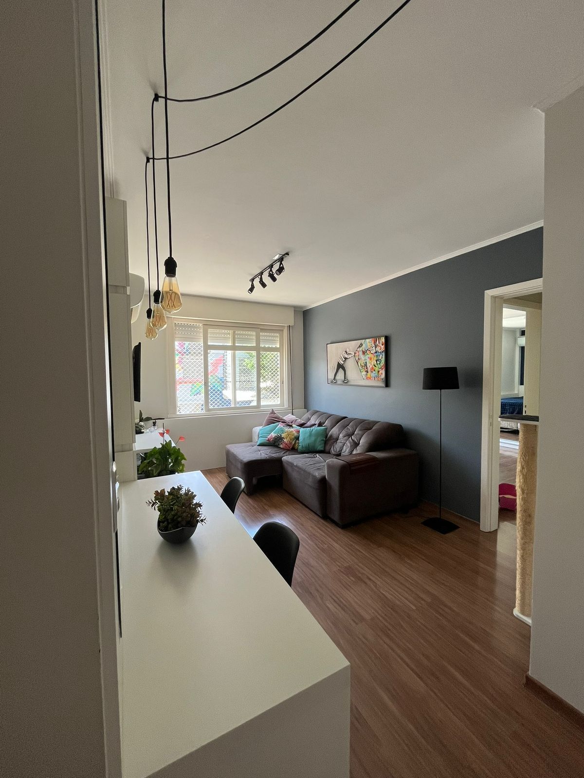 🏡 Apartamento semimobiliado reformado próximo à Redenção – Ed. Diadema