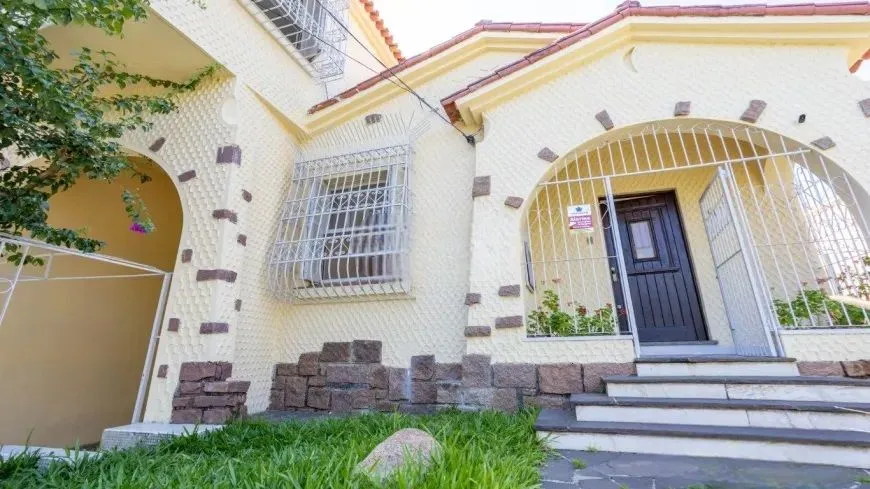 Casa, 3 dormitórios no bairro Petrópolis em Porto Alegre para Comprar