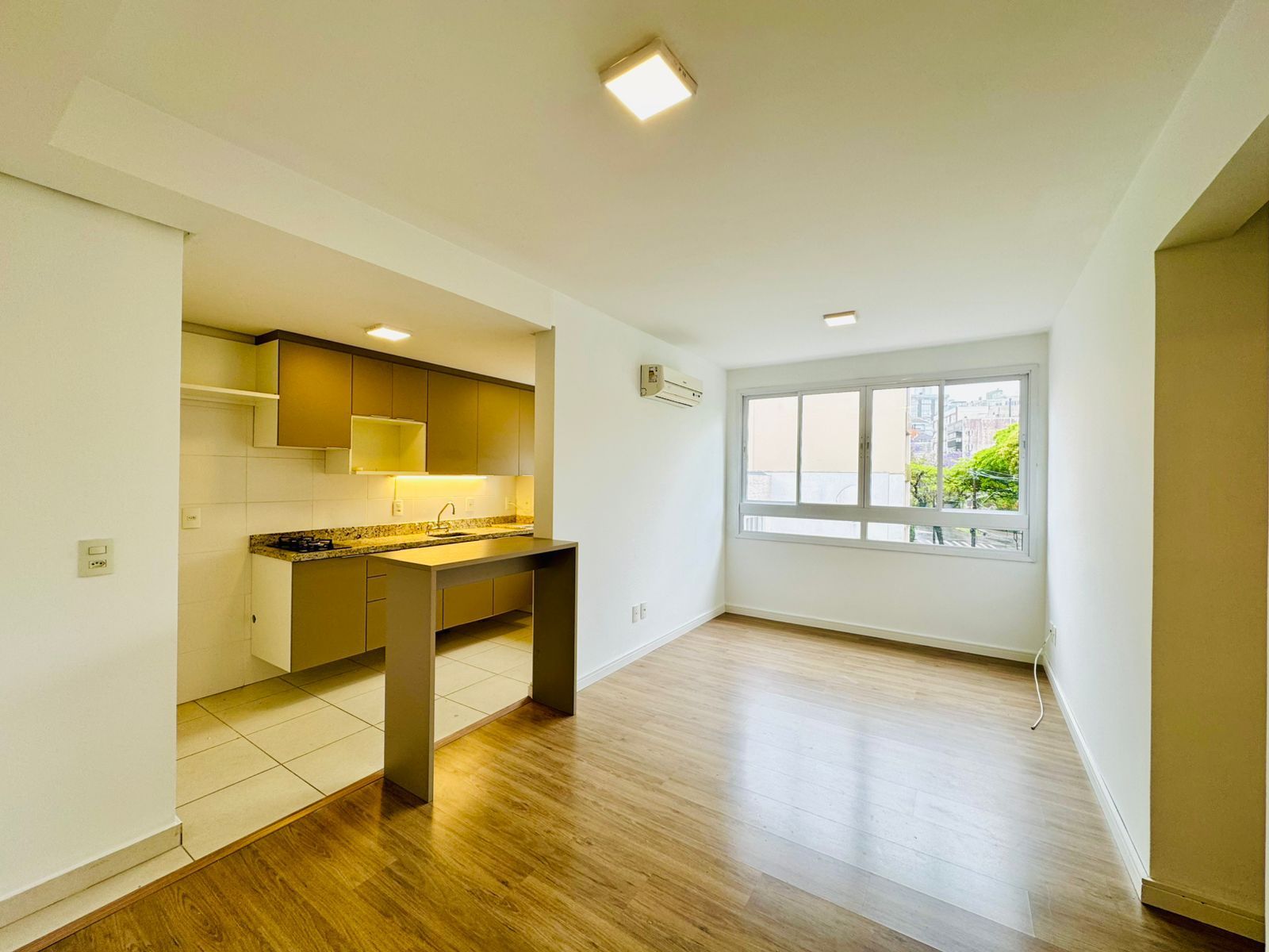 Apartamento 3 dormitórios com 1 suíte no bairro Petrópolis em Porto Alegre.