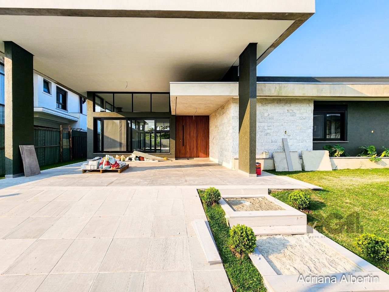Casa de Condomínio à venda com 3 quartos, 250m² - Foto 3