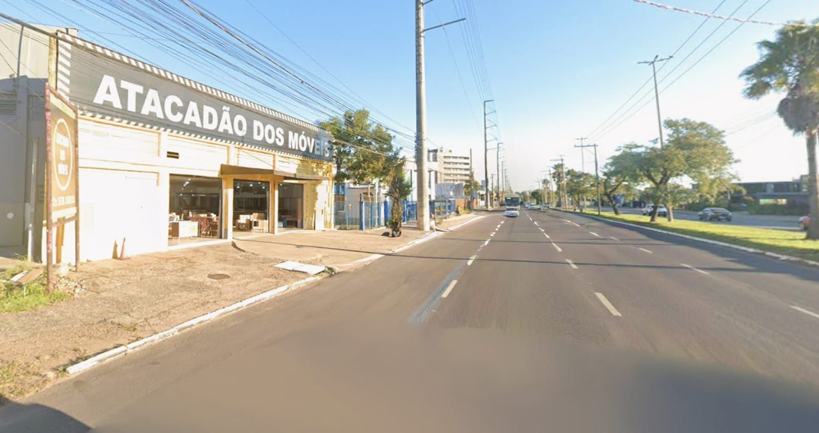 Pavilhão desocupado com 608m² privativo