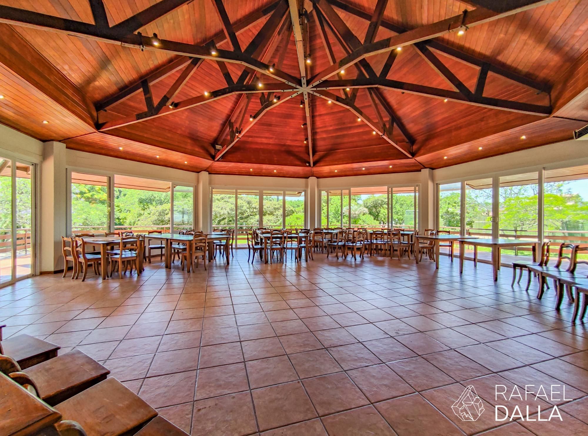 Casa no Parque Knorr com 3 dormitórios e piscina aquecida