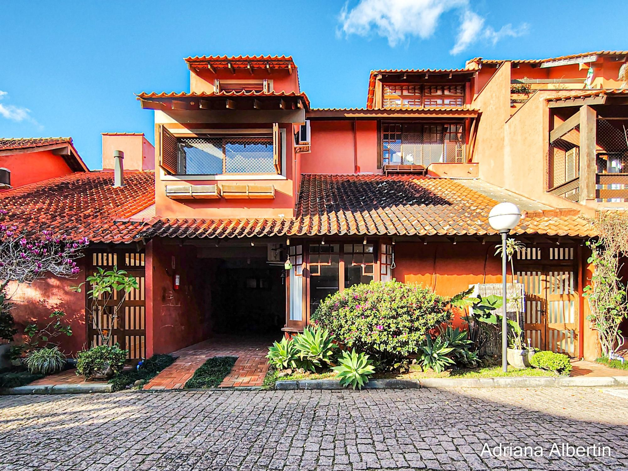 Casa em Condominio Fechado em Ipanema